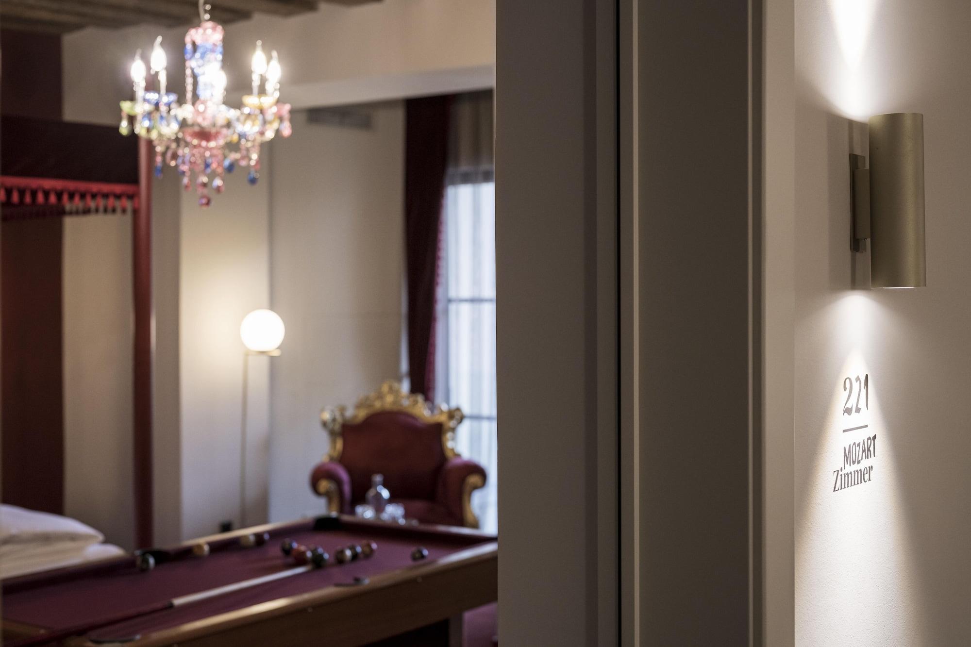 Altstadthotel Weisses Kreuz Innsbruck Exteriör bild